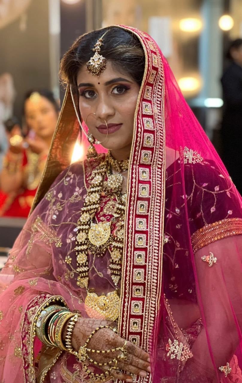 Pink bridal outfit and traditional jewellery styling