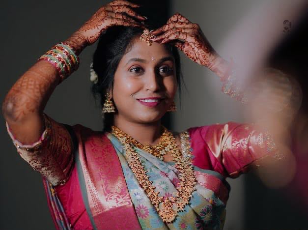 Traditional pink saree makeup and jewellery look